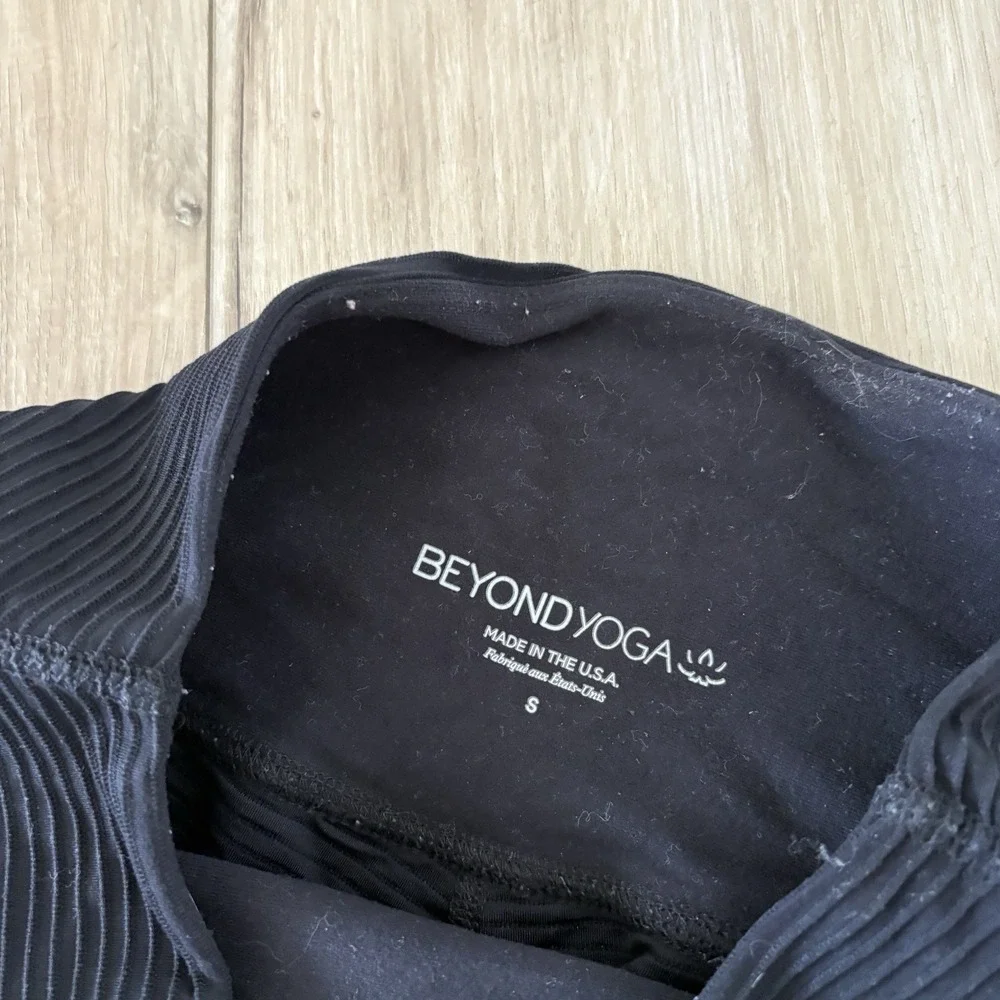 Beyond Yoga Leggings Womens Small High Waisted Ribbed Black Made in USA
